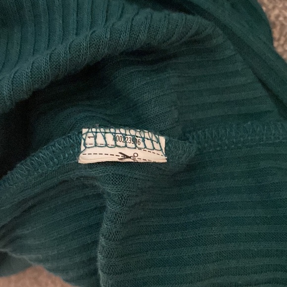 Forever 21 Large Cold Shoulder Dress - Picture 6 of 6